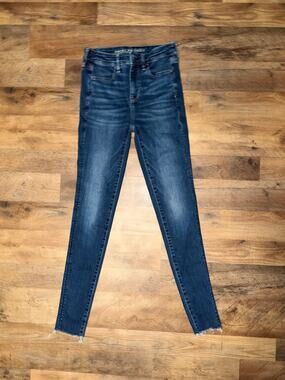 American eagle women’s hi rise begging blue jeans